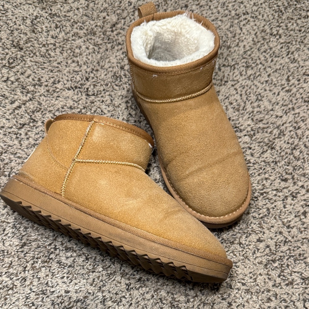 Koolaburra Chestnut Suede Boots with Faux Fur